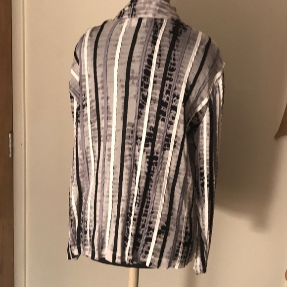 Top - Picture 2 of 4